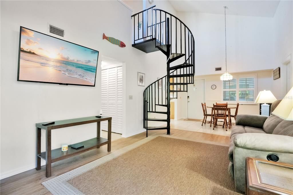 For Sale: $450,000 (2 beds, 2 baths, 1028 Square Feet)