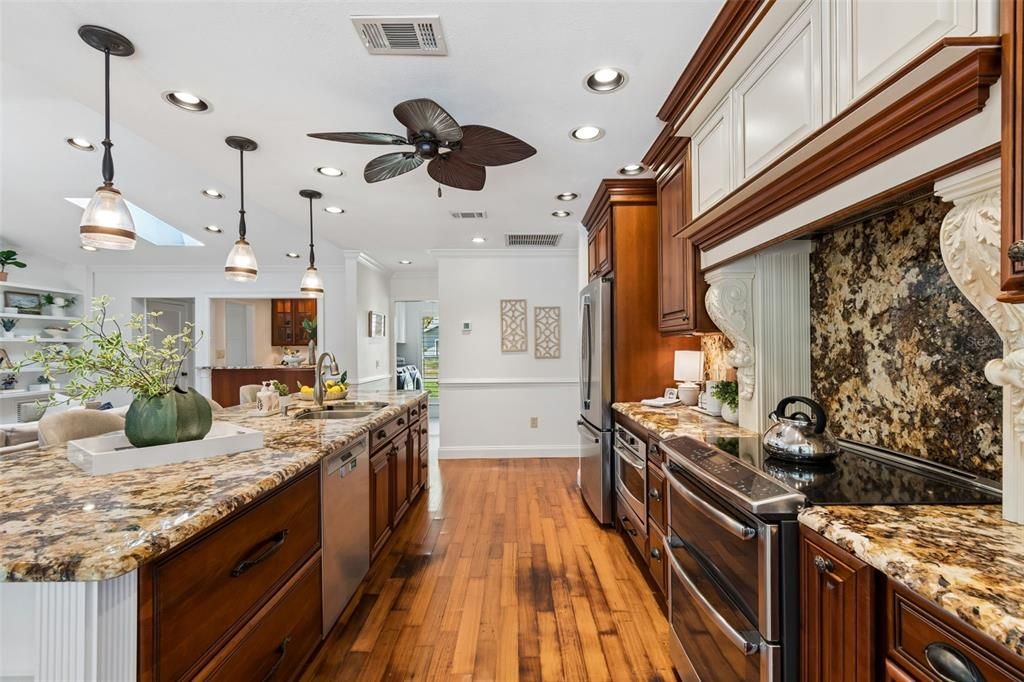 For Sale: $799,000 (4 beds, 3 baths, 2979 Square Feet)