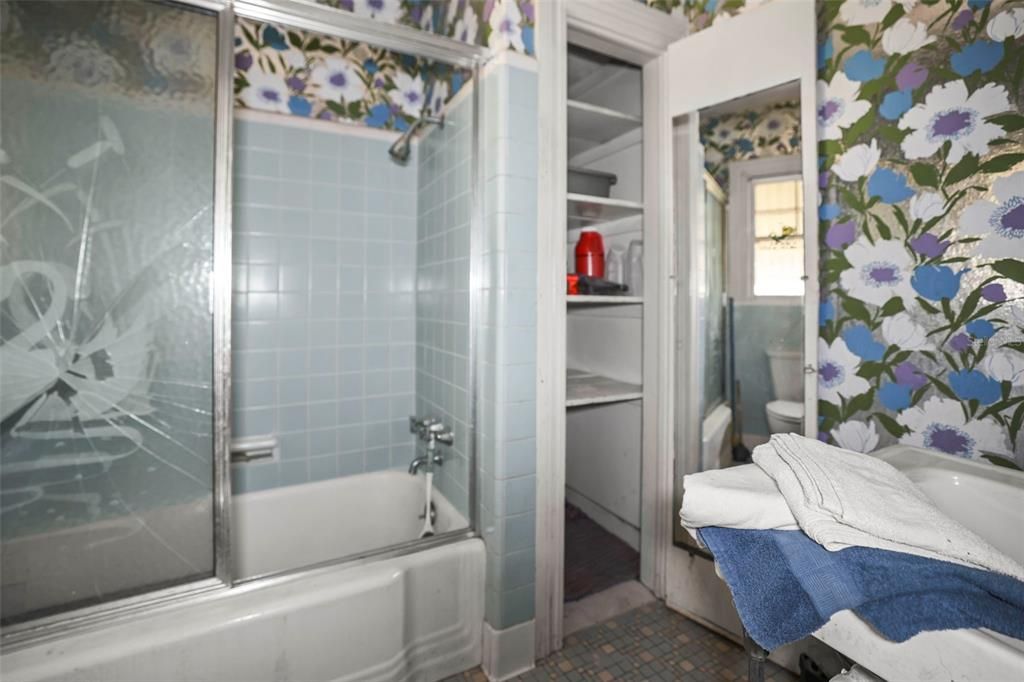 Под контрактом: $499,000 (3 спален, 3 ванн, 2197 Квадратных фут)