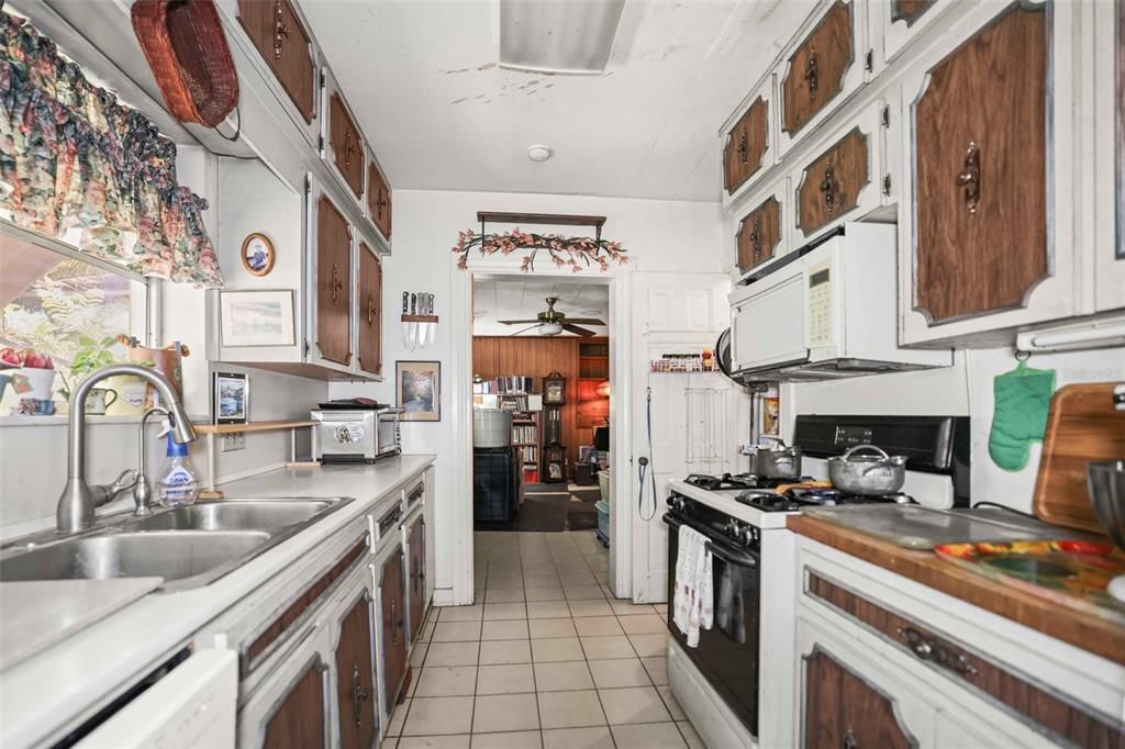 Под контрактом: $499,000 (3 спален, 3 ванн, 2197 Квадратных фут)