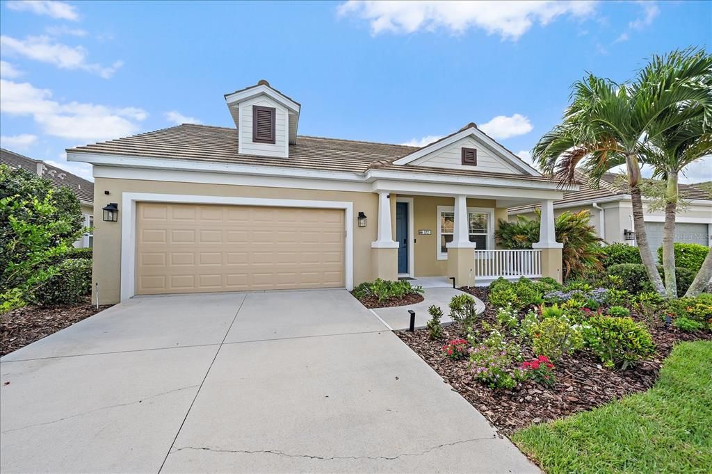 For Sale: $599,000 (3 beds, 3 baths, 2105 Square Feet)