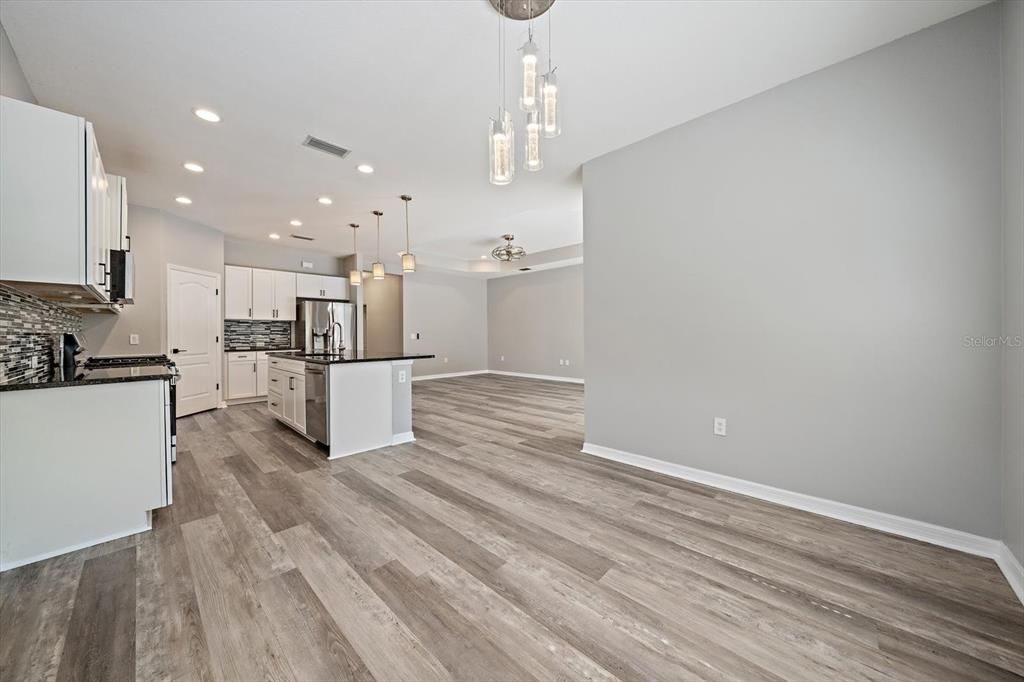 For Sale: $599,000 (3 beds, 3 baths, 2105 Square Feet)