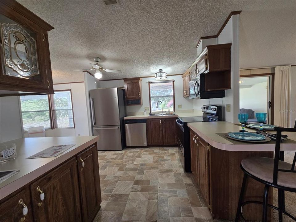 For Sale: $145,000 (2 beds, 2 baths, 1210 Square Feet)