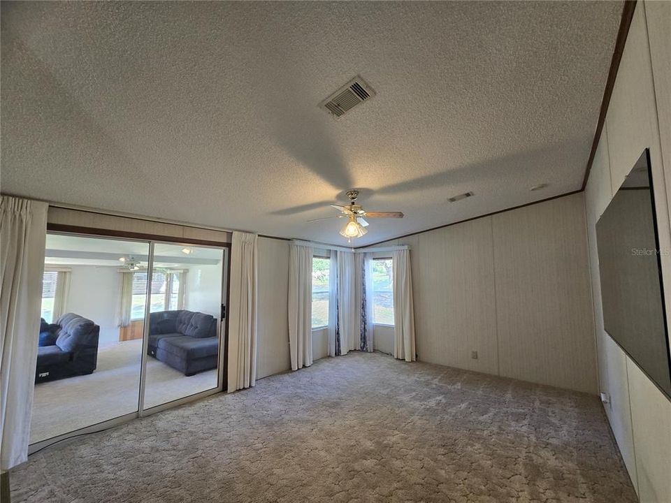 For Sale: $145,000 (2 beds, 2 baths, 1210 Square Feet)
