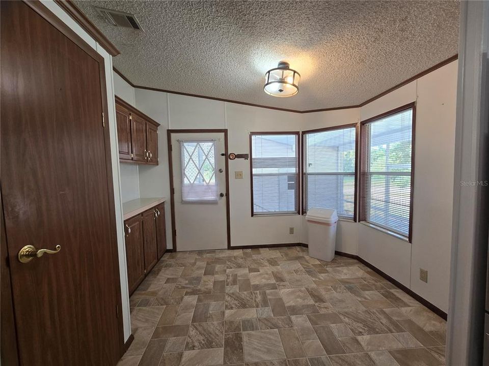 For Sale: $145,000 (2 beds, 2 baths, 1210 Square Feet)