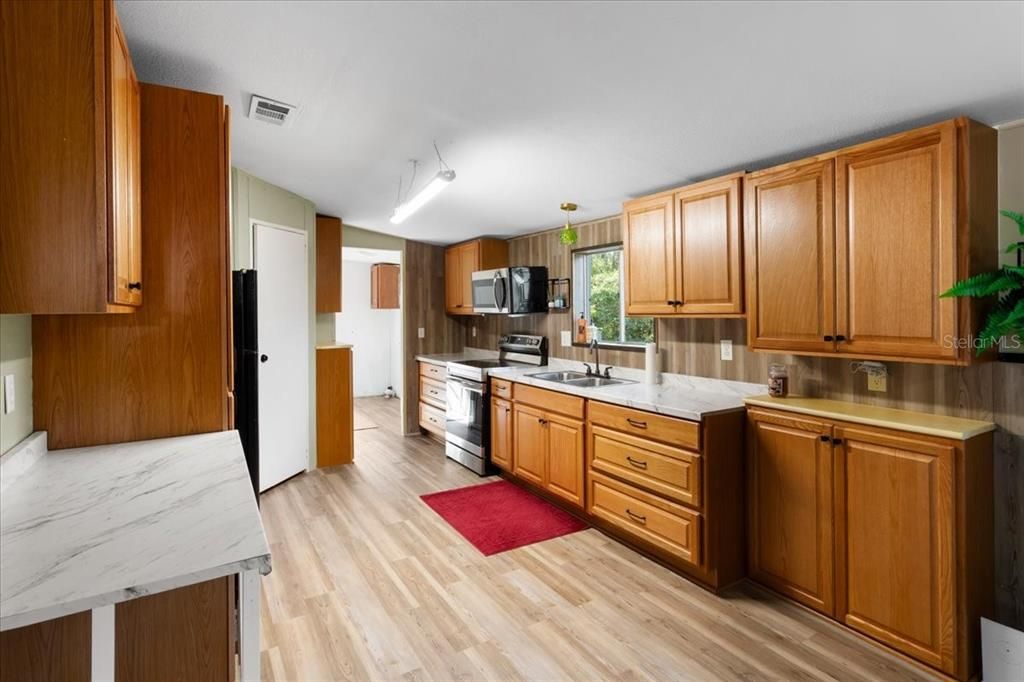 For Sale: $235,000 (3 beds, 2 baths, 1680 Square Feet)