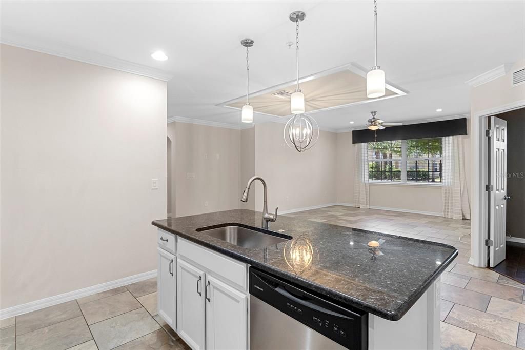 For Sale: $345,000 (2 beds, 2 baths, 1449 Square Feet)