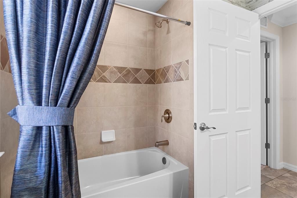 For Sale: $345,000 (2 beds, 2 baths, 1449 Square Feet)