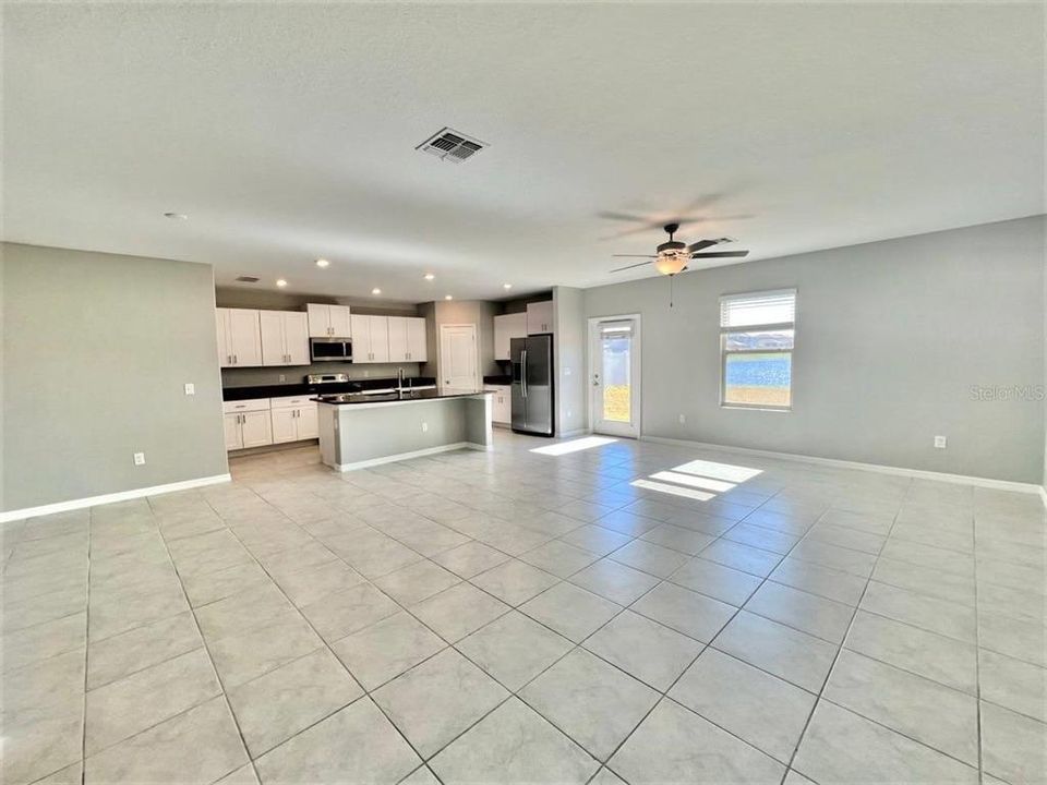 For Rent: $2,350 (5 beds, 2 baths, 2264 Square Feet)