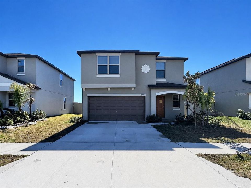 For Rent: $2,350 (5 beds, 2 baths, 2264 Square Feet)