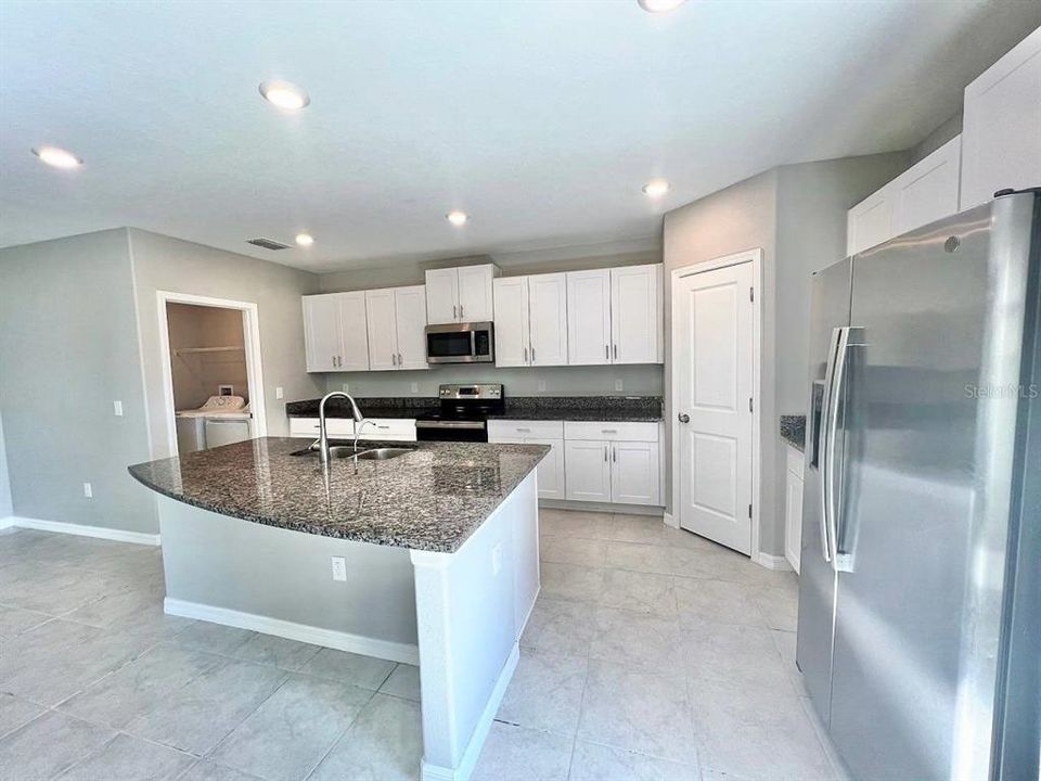 For Rent: $2,350 (5 beds, 2 baths, 2264 Square Feet)