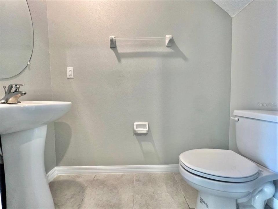 For Rent: $2,350 (5 beds, 2 baths, 2264 Square Feet)