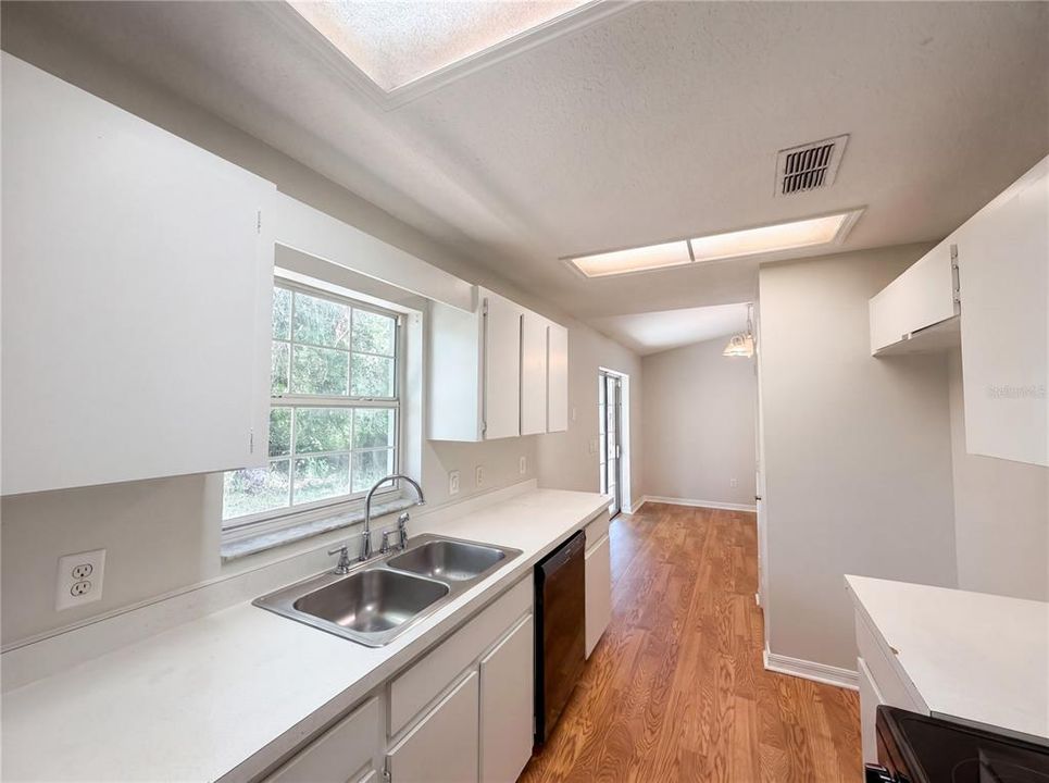 En Venta: $220,000 (3 camas, 2 baños, 1196 Pies cuadrados)
