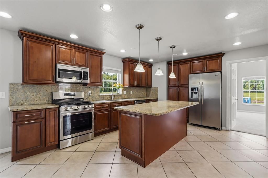 En Venta: $539,000 (4 camas, 2 baños, 2616 Pies cuadrados)