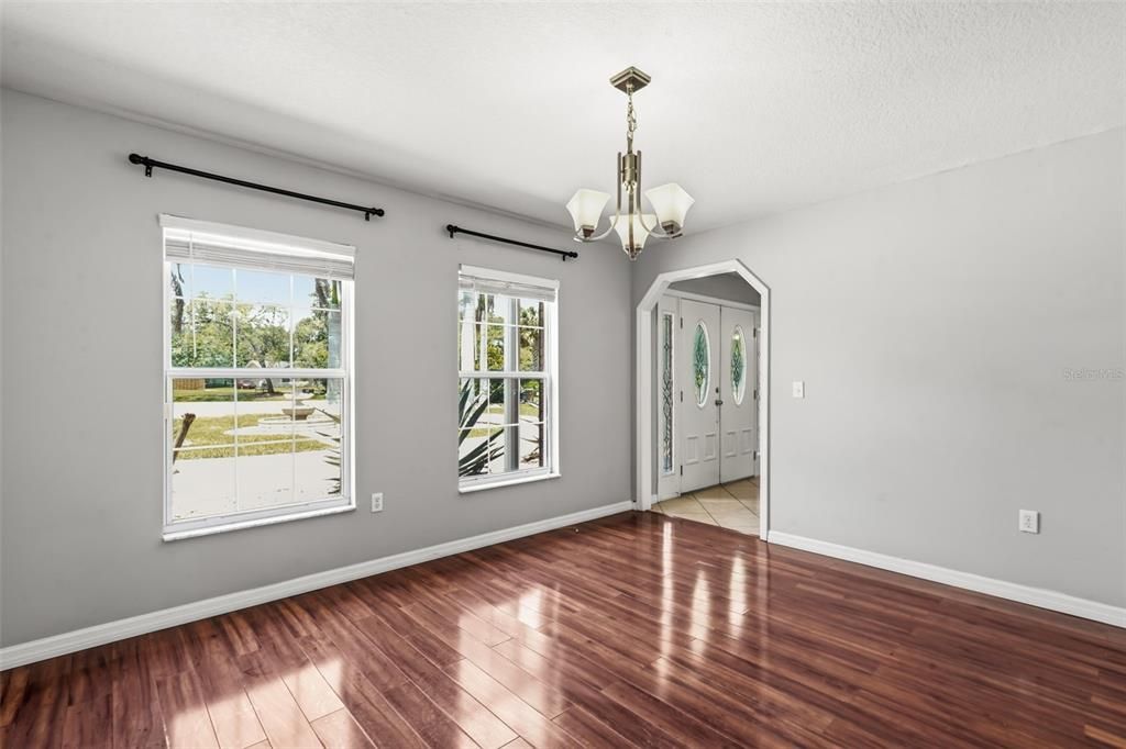 En Venta: $539,000 (4 camas, 2 baños, 2616 Pies cuadrados)