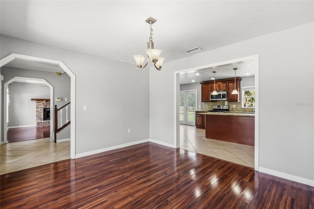 En Venta: $539,000 (4 camas, 2 baños, 2616 Pies cuadrados)