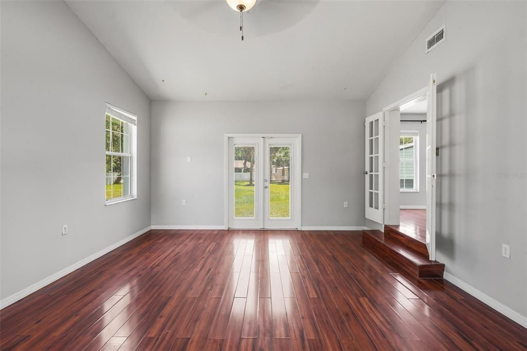 En Venta: $539,000 (4 camas, 2 baños, 2616 Pies cuadrados)
