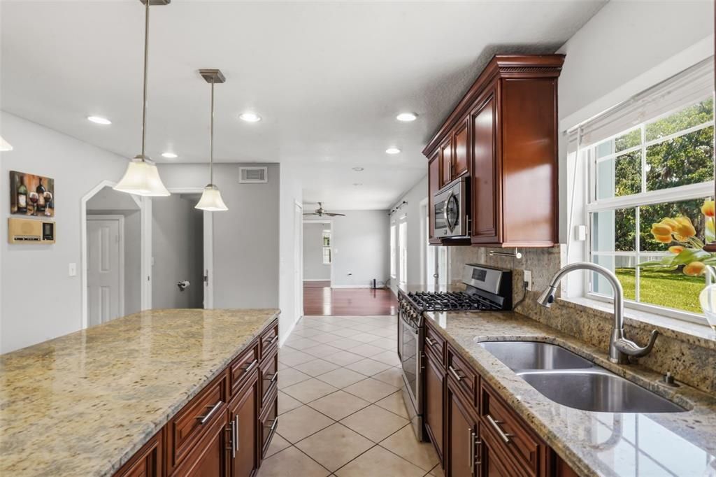 En Venta: $539,000 (4 camas, 2 baños, 2616 Pies cuadrados)