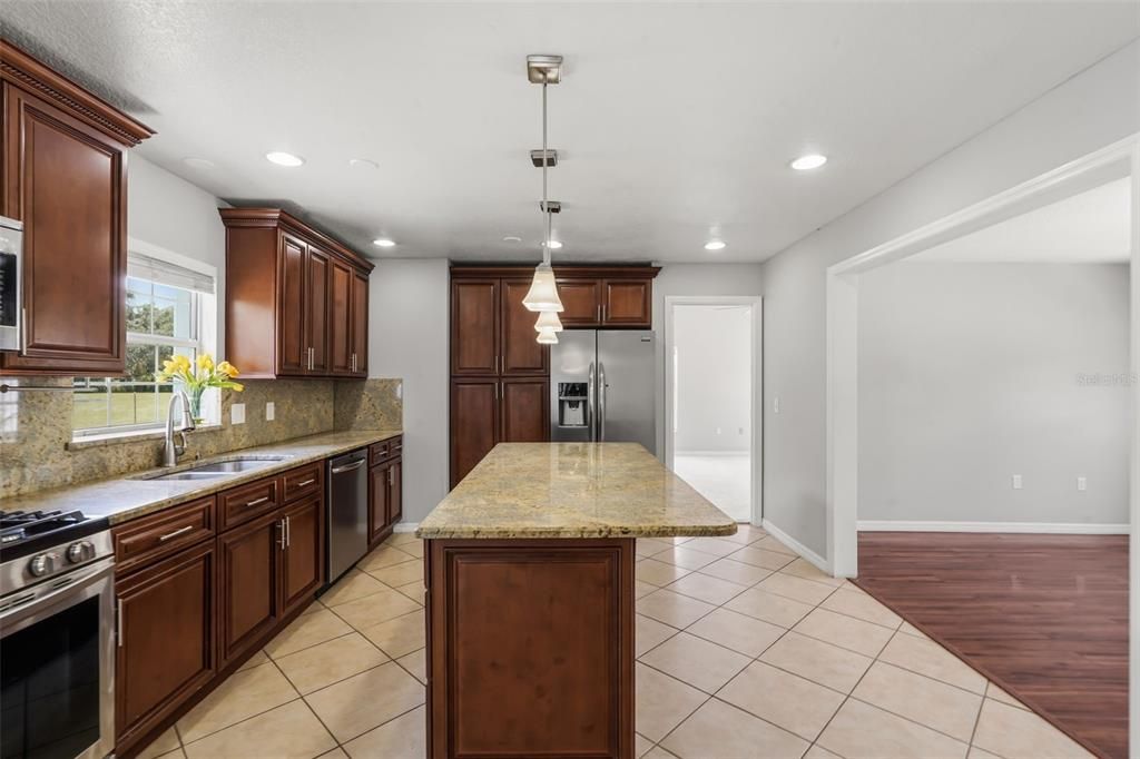 En Venta: $539,000 (4 camas, 2 baños, 2616 Pies cuadrados)