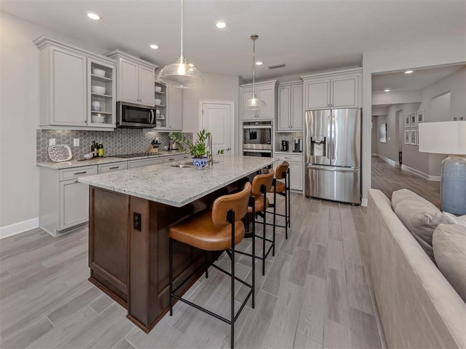На продажу: $729,999 (4 спален, 3 ванн, 2336 Квадратных фут)