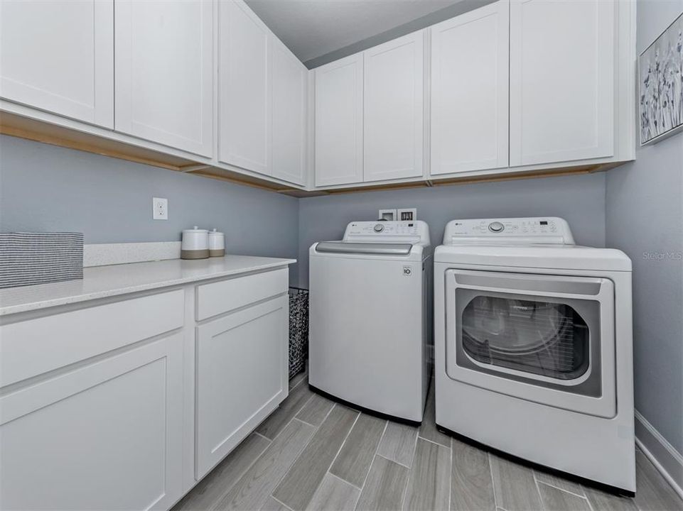 На продажу: $729,999 (4 спален, 3 ванн, 2336 Квадратных фут)