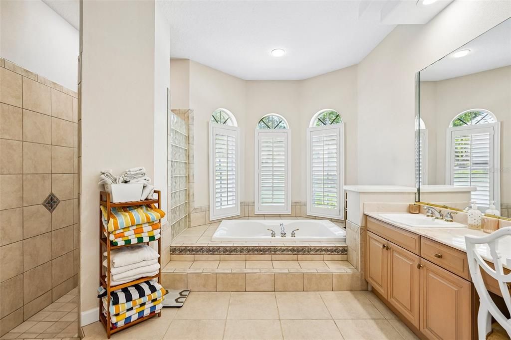 For Sale: $1,500,000 (5 beds, 4 baths, 3873 Square Feet)