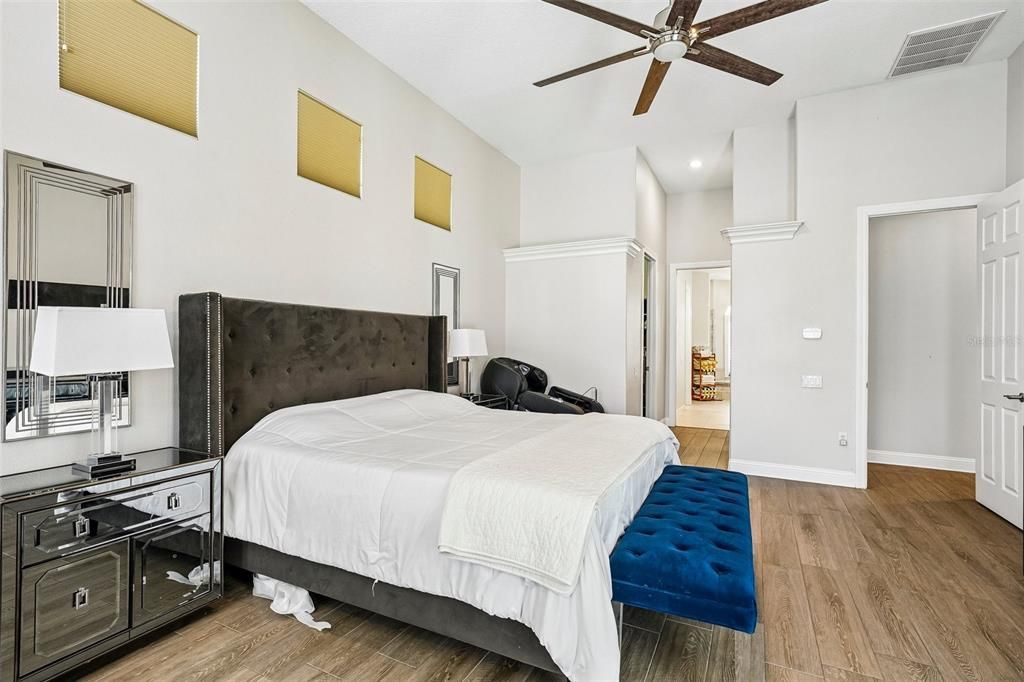 For Sale: $1,500,000 (5 beds, 4 baths, 3873 Square Feet)