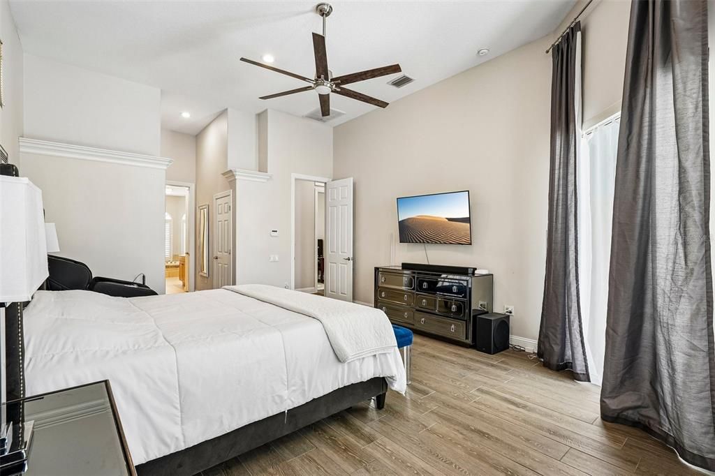 For Sale: $1,500,000 (5 beds, 4 baths, 3873 Square Feet)