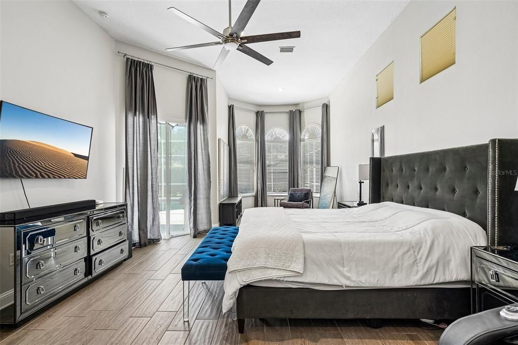 For Sale: $1,500,000 (5 beds, 4 baths, 3873 Square Feet)