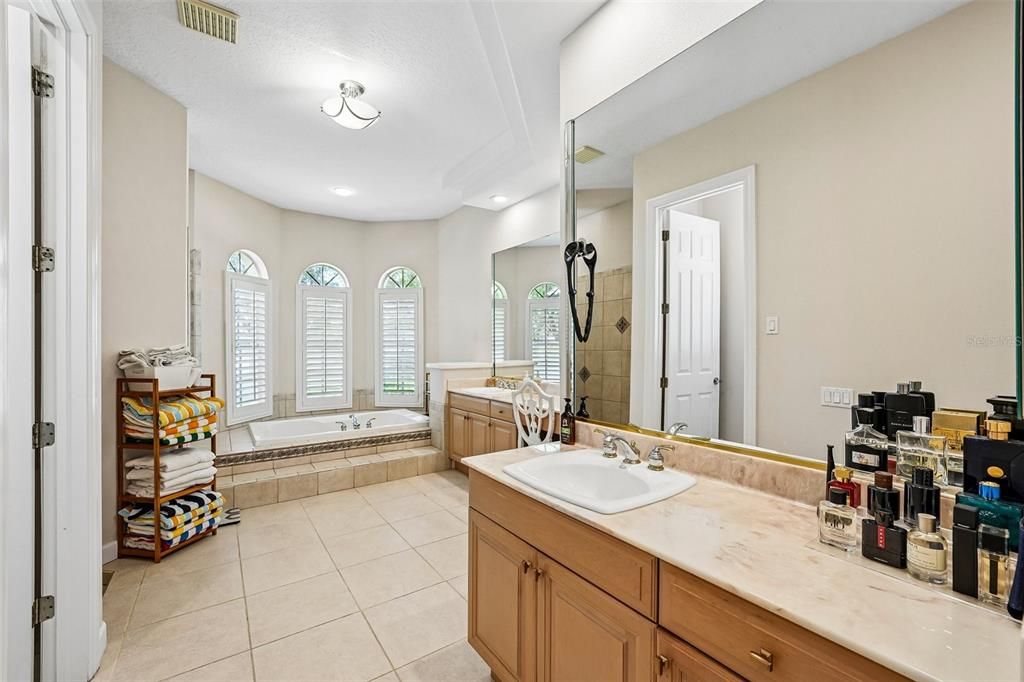 For Sale: $1,500,000 (5 beds, 4 baths, 3873 Square Feet)