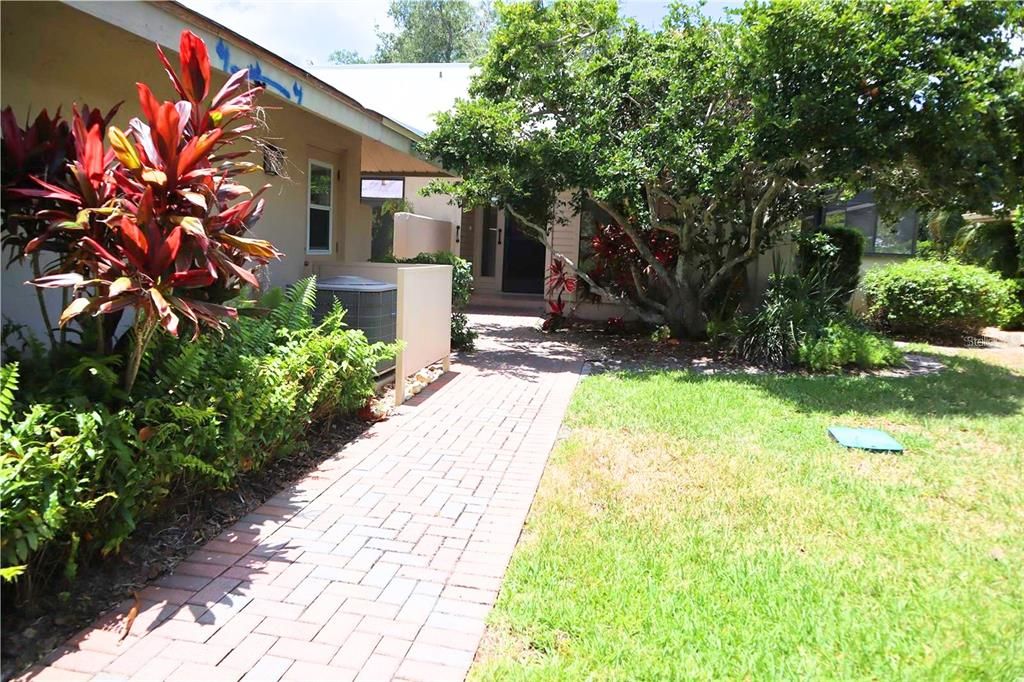 For Sale: $499,000 (2 beds, 2 baths, 1570 Square Feet)