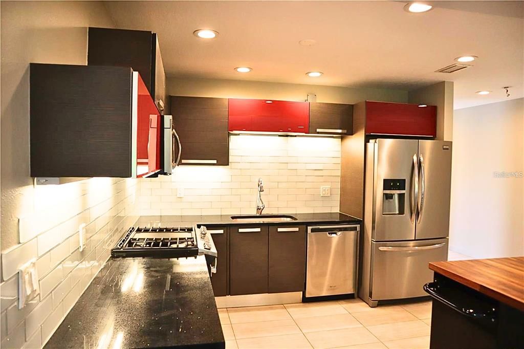 For Sale: $499,000 (2 beds, 2 baths, 1570 Square Feet)