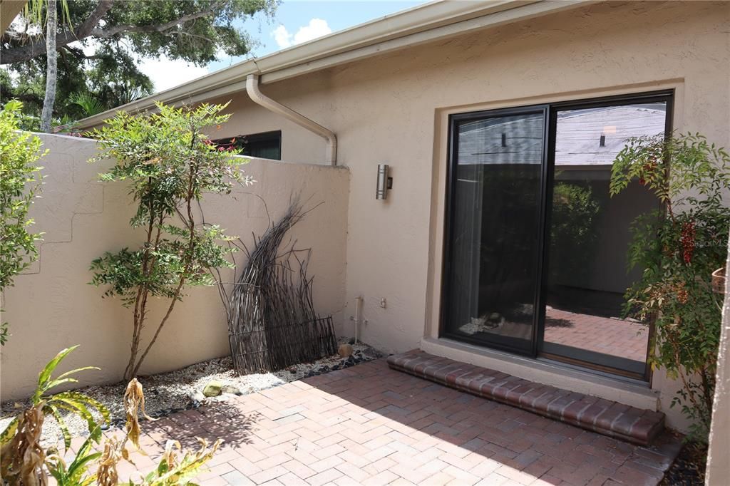 For Sale: $499,000 (2 beds, 2 baths, 1570 Square Feet)