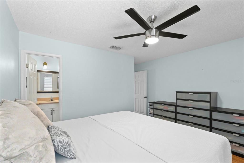 Active With Contract: $225,000 (3 beds, 2 baths, 1497 Square Feet)