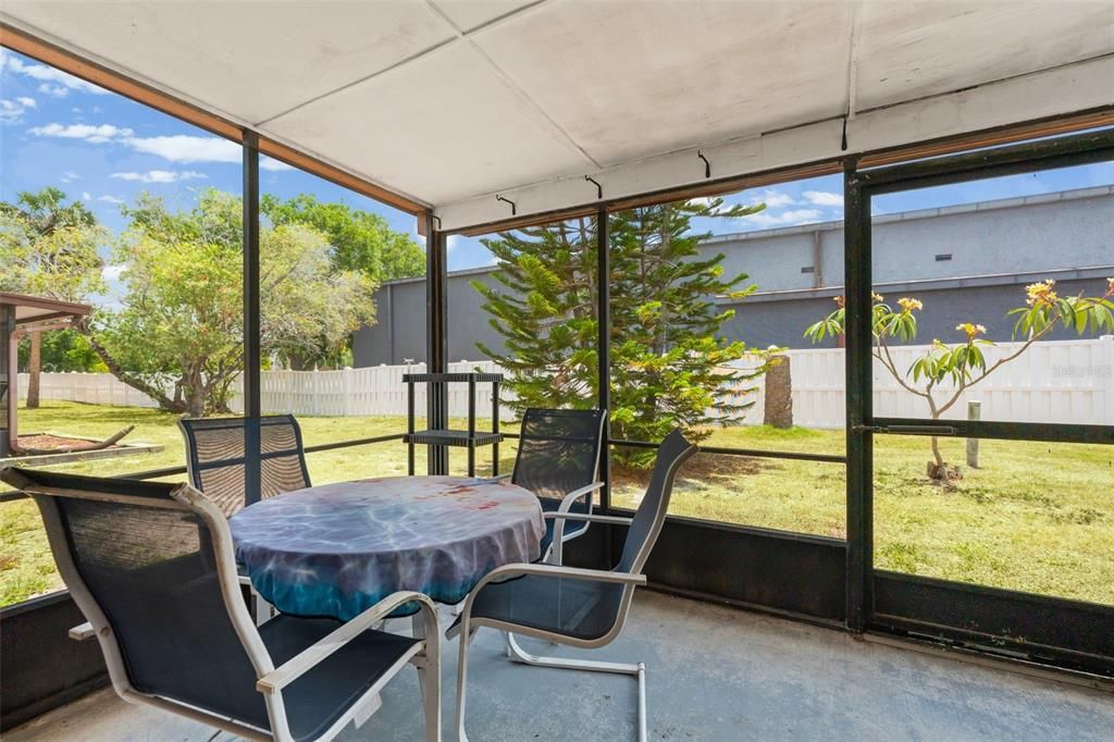 Active With Contract: $225,000 (3 beds, 2 baths, 1497 Square Feet)