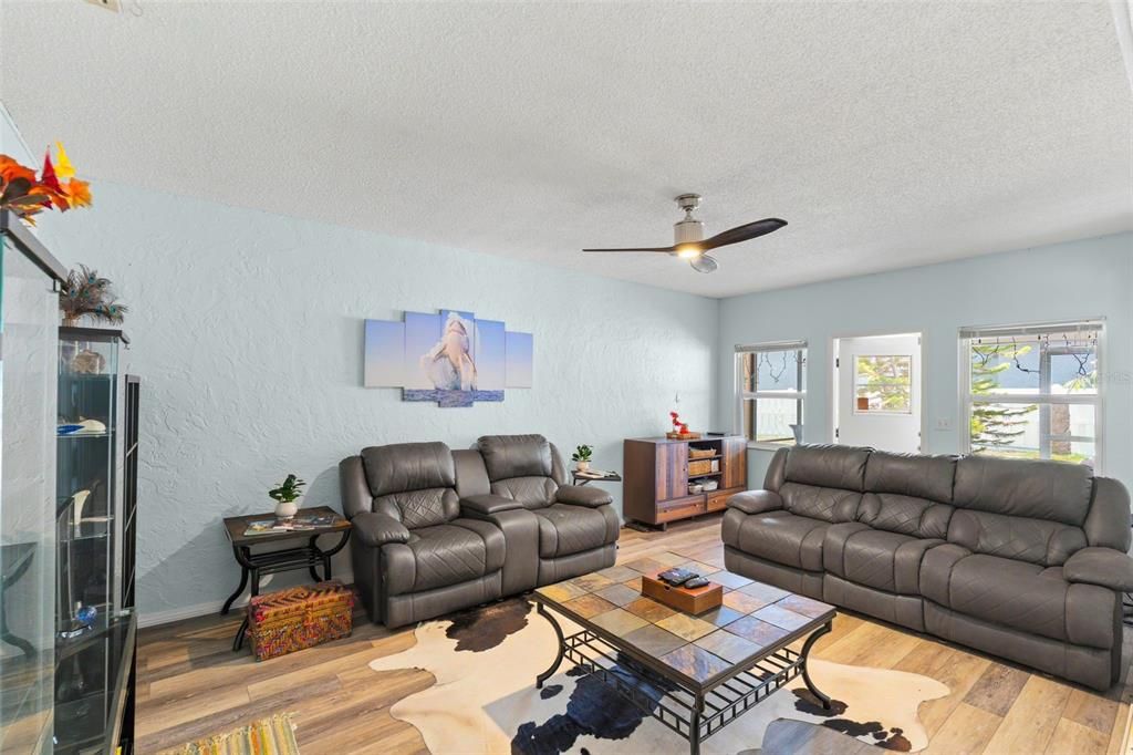 Active With Contract: $225,000 (3 beds, 2 baths, 1497 Square Feet)