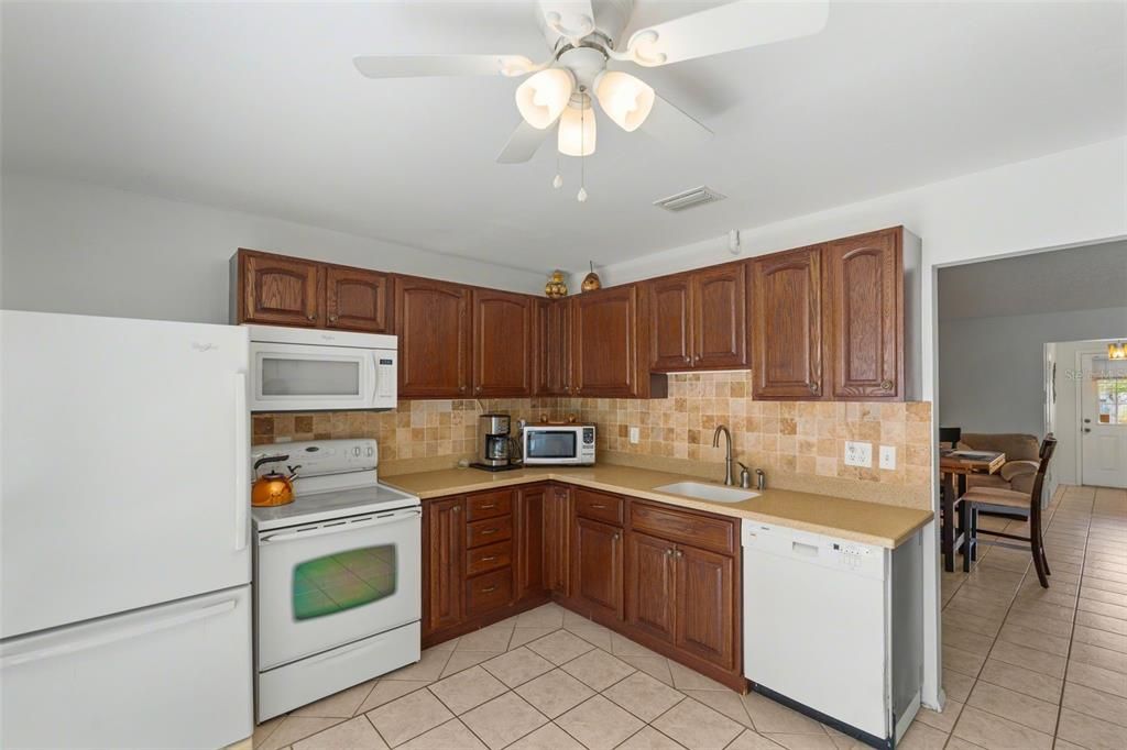 Active With Contract: $225,000 (3 beds, 2 baths, 1497 Square Feet)