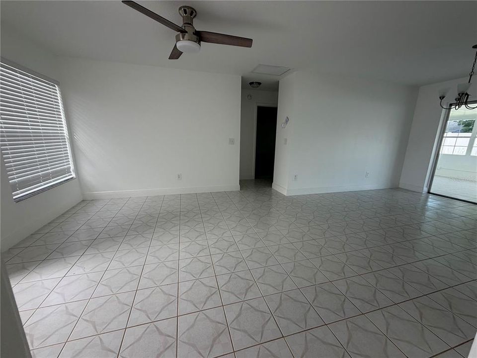 Active With Contract: $335,000 (3 beds, 2 baths, 1120 Square Feet)