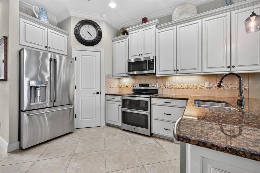 На продажу: $670,000 (4 спален, 2 ванн, 1920 Квадратных фут)