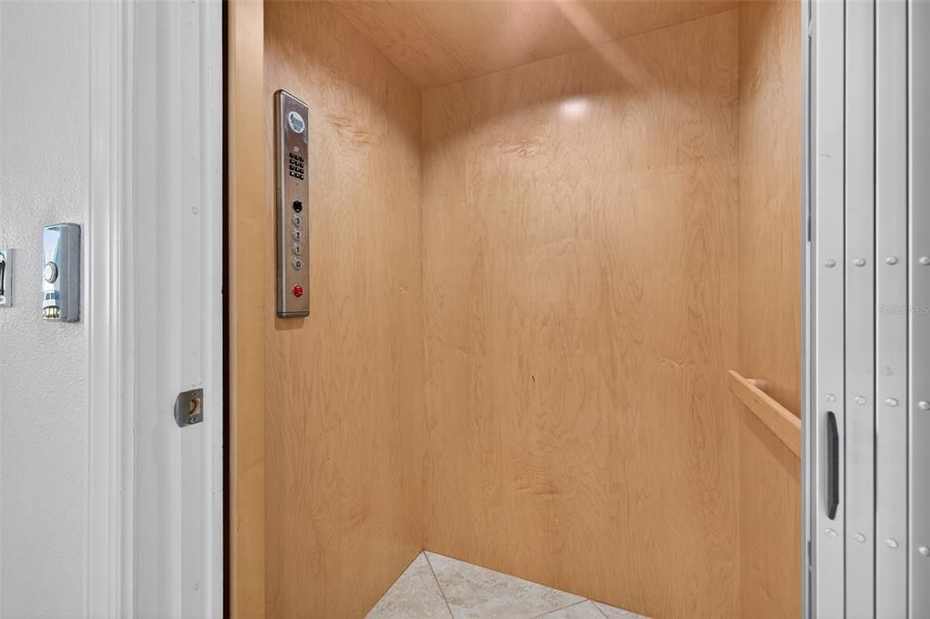 На продажу: $670,000 (4 спален, 2 ванн, 1920 Квадратных фут)