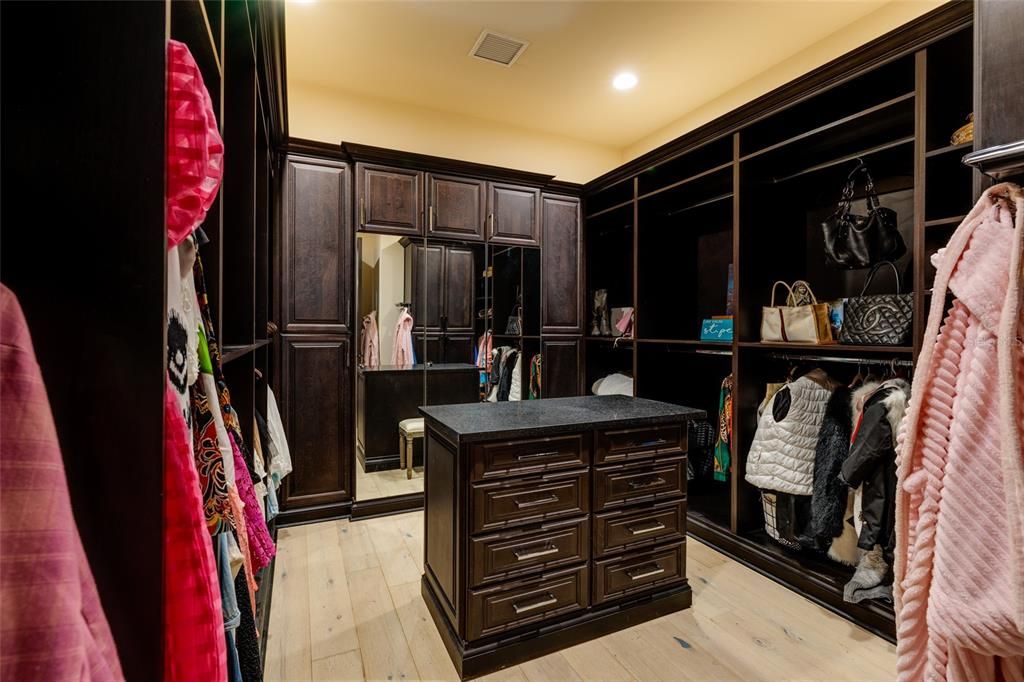 For Sale: $4,999,000 (3 beds, 3 baths, 3786 Square Feet)