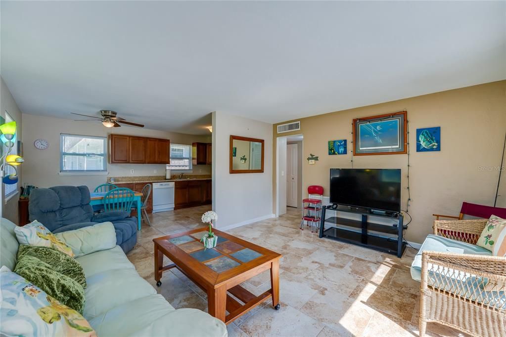 For Sale: $315,000 (3 beds, 1 baths, 1000 Square Feet)