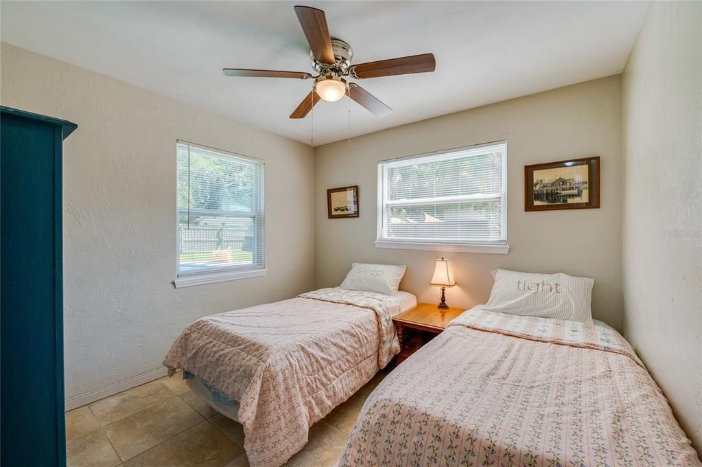 For Sale: $315,000 (3 beds, 1 baths, 1000 Square Feet)