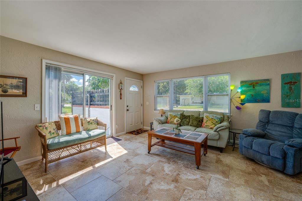 For Sale: $315,000 (3 beds, 1 baths, 1000 Square Feet)