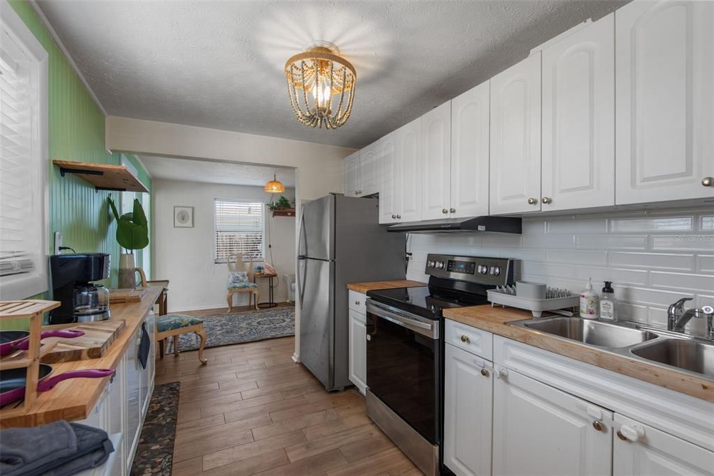 For Sale: $329,000 (3 beds, 2 baths, 1146 Square Feet)