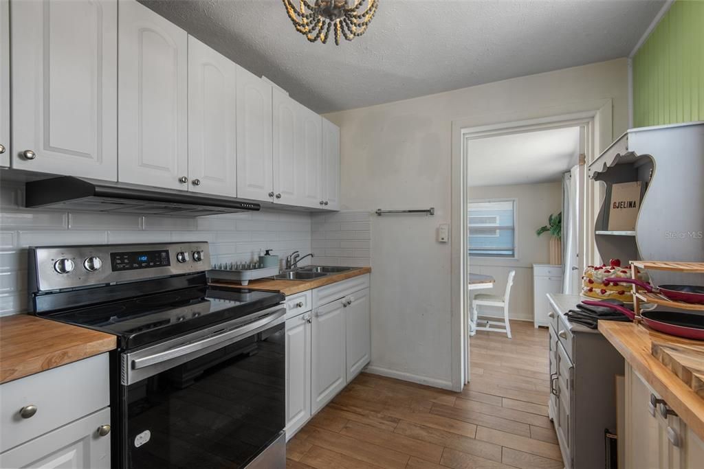 For Sale: $329,000 (3 beds, 2 baths, 1146 Square Feet)