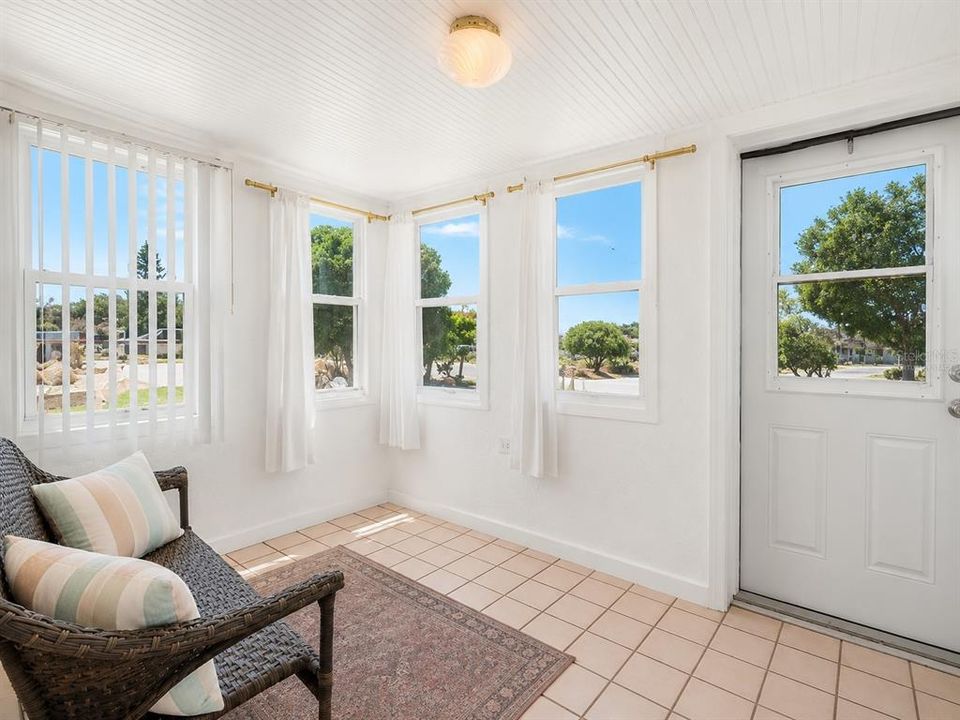 For Sale: $329,000 (3 beds, 2 baths, 1146 Square Feet)