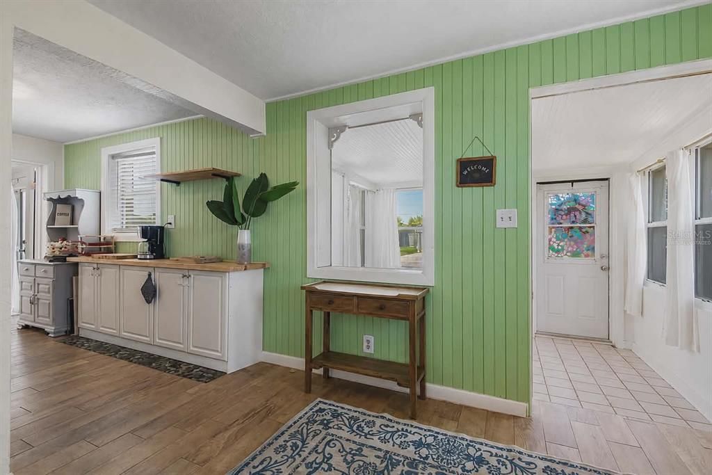 For Sale: $329,000 (3 beds, 2 baths, 1146 Square Feet)