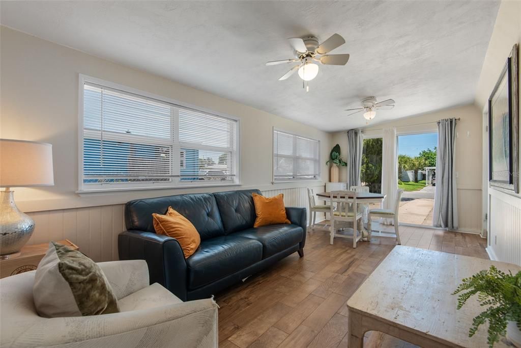 For Sale: $329,000 (3 beds, 2 baths, 1146 Square Feet)