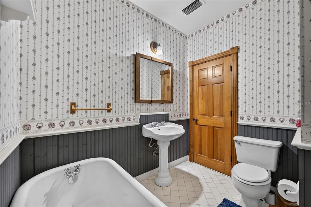 For Sale: $899,900 (4 beds, 2 baths, 3110 Square Feet)